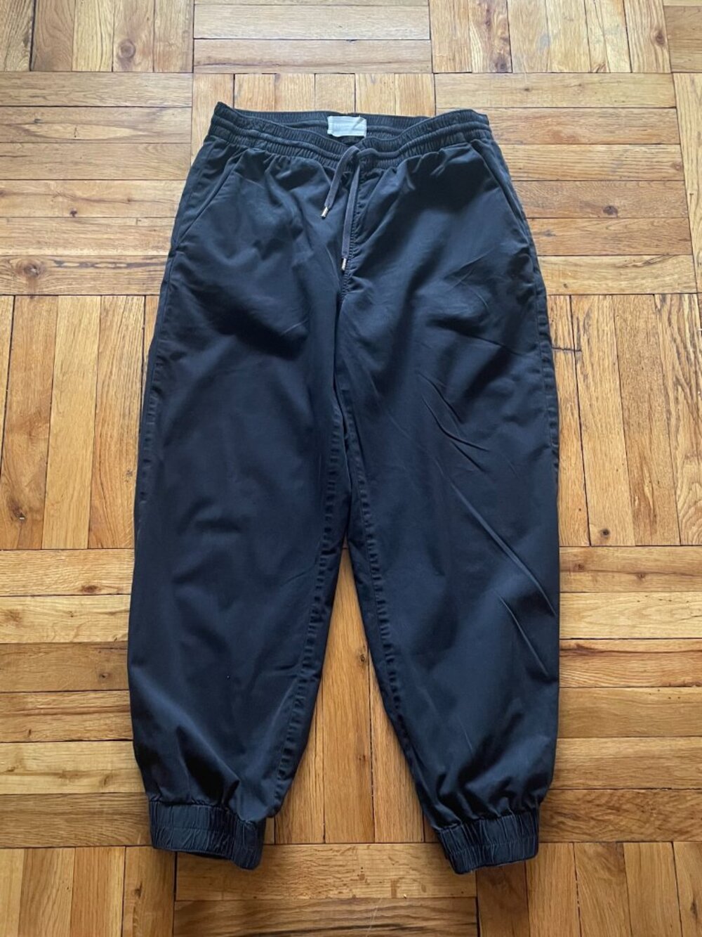 EVERLANE The Easy Jogger Pants in Black
